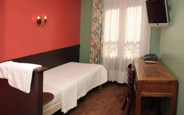 The Walled off Hotel Paris