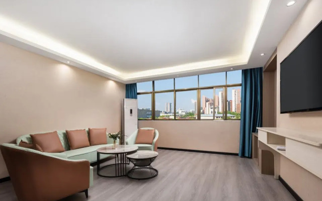 Hongtian W Hotel (Zhanggong District Wenming Avenue Bus Station)