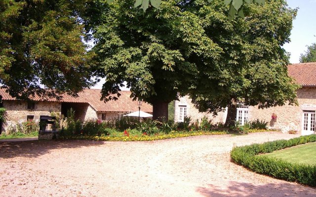 House with One Bedroom in Abjat-Sur-Bandiat, with Shared Pool, Furnished Garden And Wifi