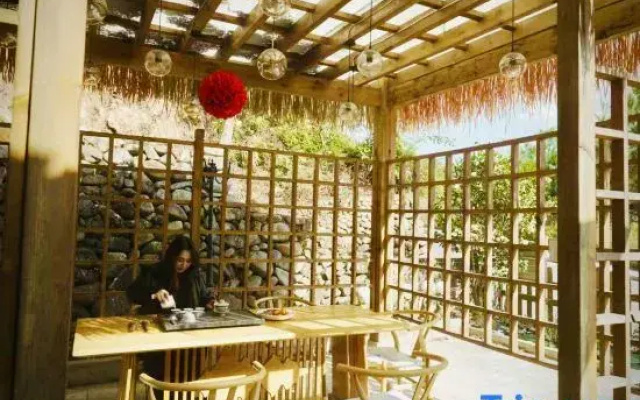 Tangzhaishan Hot Spring International Hotel