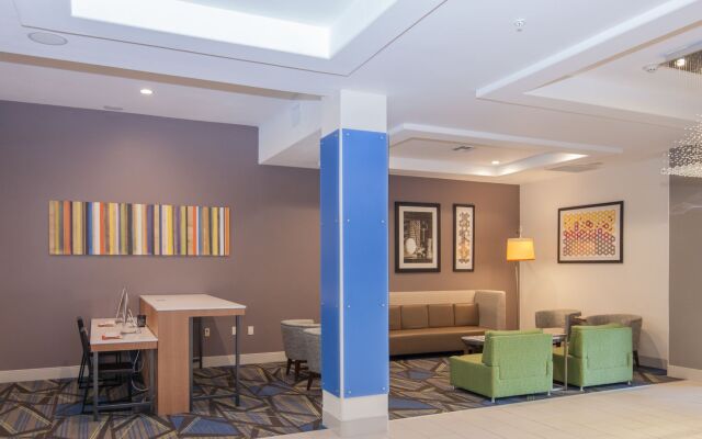 Holiday Inn Express Hotel & Suites Houston-Alvin by IHG