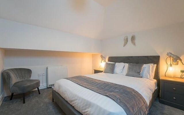 The Queens Arms Apartments