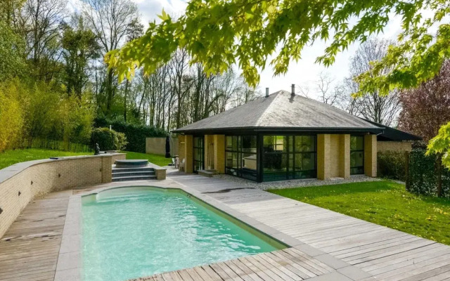 Picturesque Villa With Swimming Pool