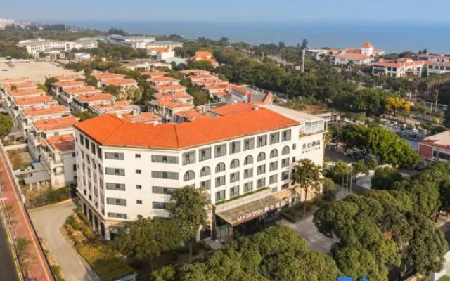 Madison Hotel (Huangcuo Beach Branch)