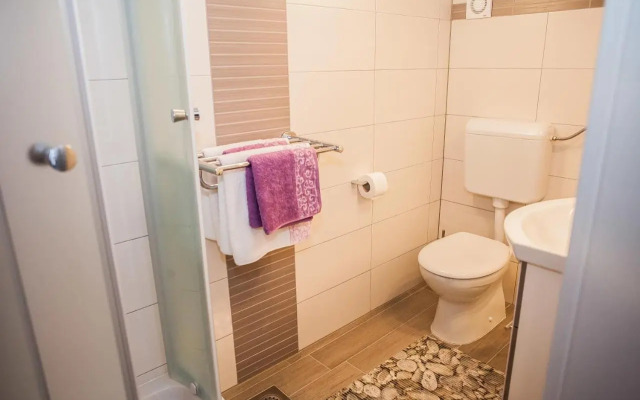 Gabi Rooms & Studio Apartment