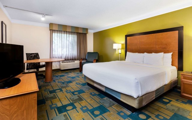 La Quinta Inn & Suites by Wyndham St. Pete-Clearwater Airpt