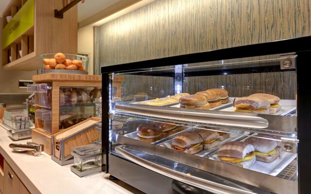 Home2 Suites by Hilton Lincolnshire Chicago