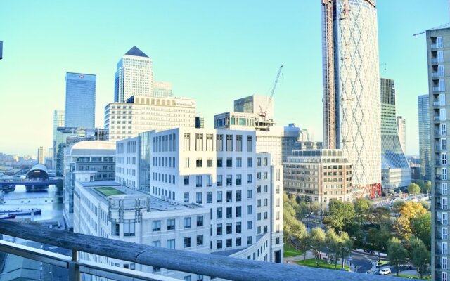 2 Bedroom Apartment With Stunning Views of Canary Wharf