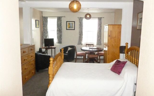 Hawthorns Hotel