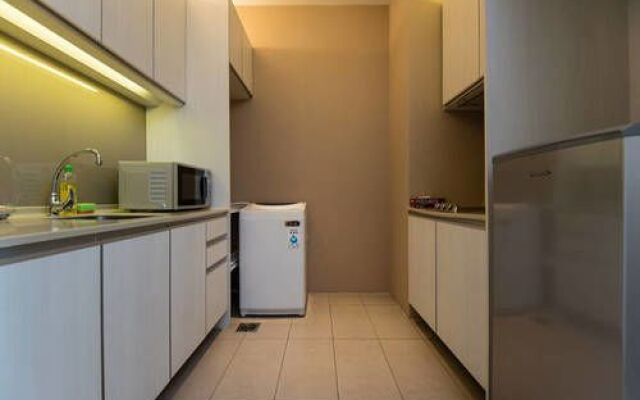 The Manor Luxury Suites & Apartments