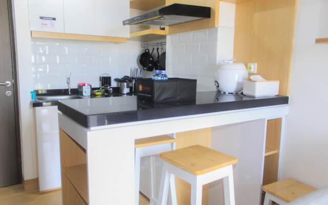 Comfortable 2BR at Emerald Bintaro Apartment