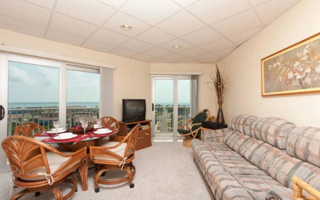 Aquarius Condominium 708