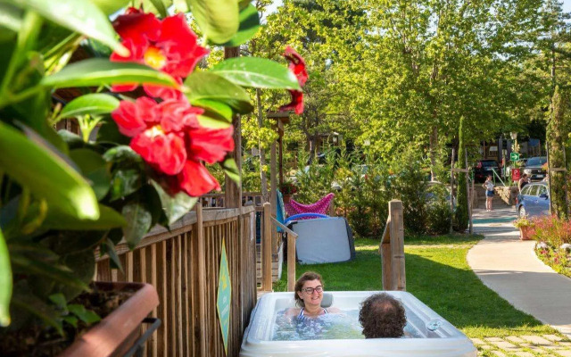 hu Norcenni Girasole Village