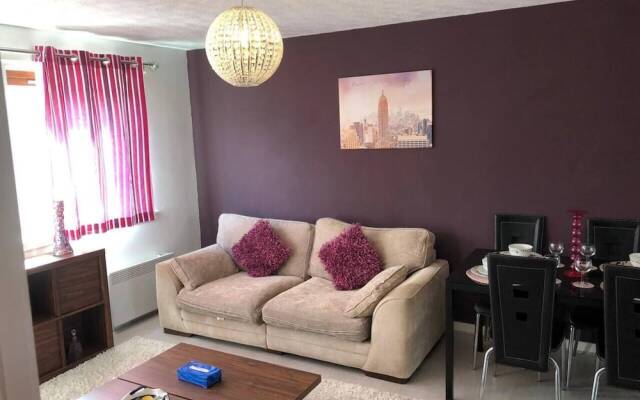 Stunning 2-bed Serviced Selfcatering Apartment