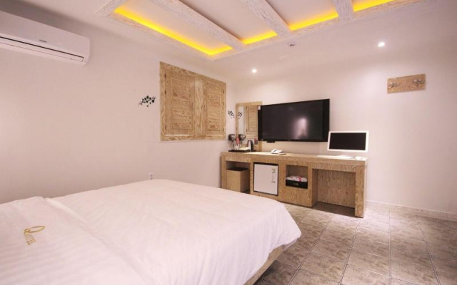 Gimje Q Drive Self Check-in Motel