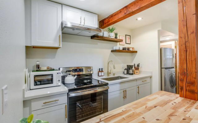 Updated Tacoma Home w/ Fire Pit!