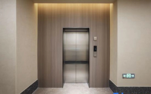 Ningbo Haibo Hotel (Tianyi Square Chenghuangmiao Subway Station)
