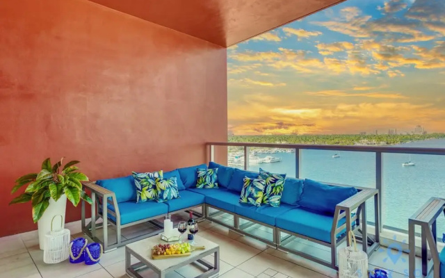 Hollywood Beach Modern Studio Rooftop Pool