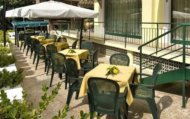 Hotel Athena