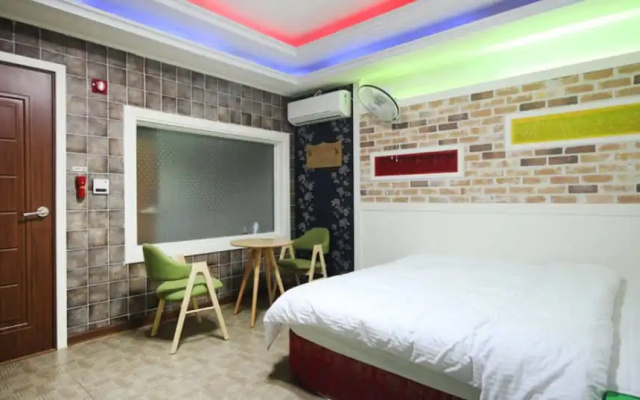 W Motel