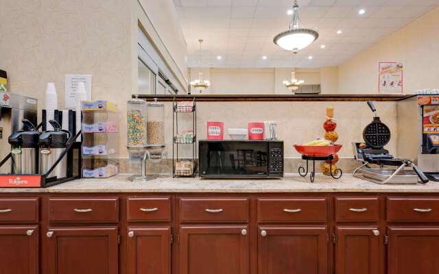 Ramada by Wyndham Cleveland Airport West