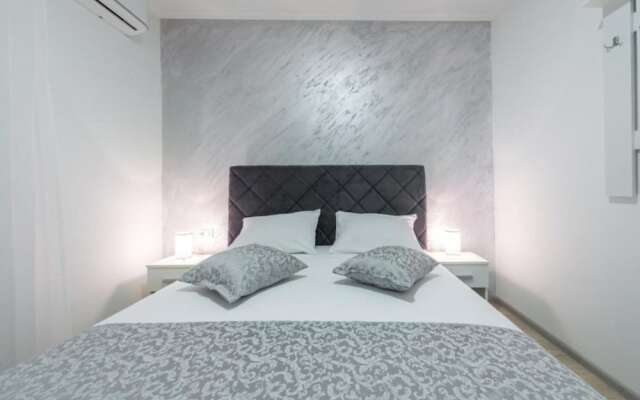 Stane - Modern & Fully Equipped - A4