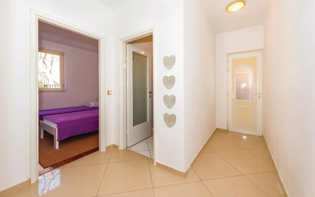 Nice Home in Rogoznica With Wifi and 3 Bedrooms