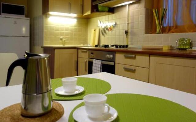 Vivid Rozsa Apartment
