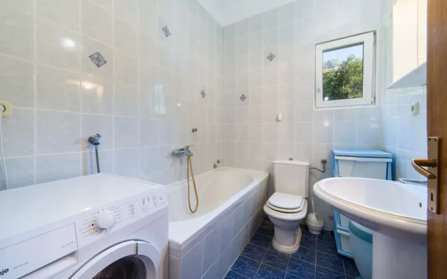 Stunning 3-bedroom Apartment in Gradac