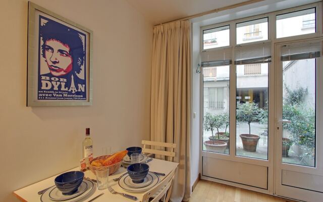 S09278 - Studio with patio for 3 people, Grand Boulevards