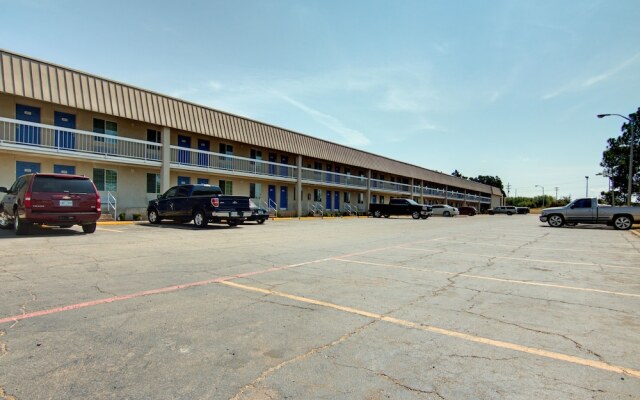 Executive Inn & Suites