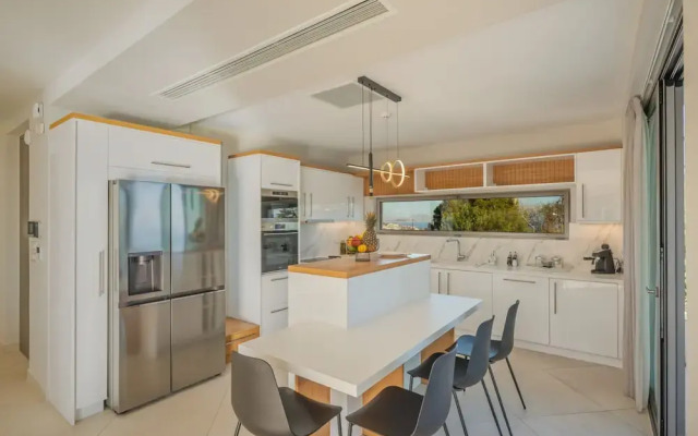 Luxury Villa Zakkallin - With Amazing View