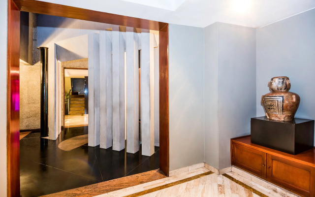 Lloyds Apartsuites Parque 93