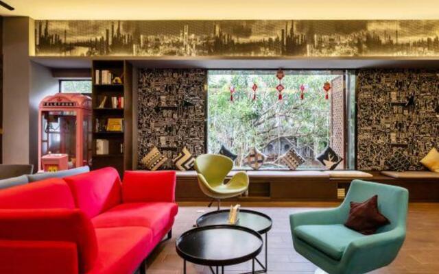 Wanhe Zhizhen Hotel (Shanghai Sun Moonlight Dapuqiao Subway Station)