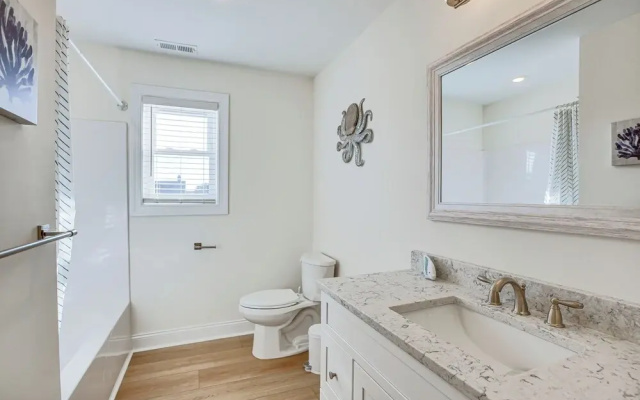 Spacious Wildwood Condo: Walk to Beach!