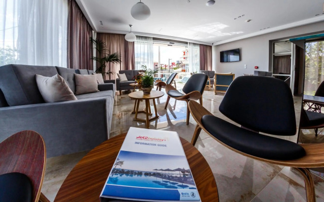 Porto Planos Beach Hotel
