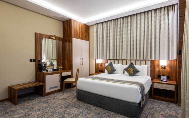 Crown Rose Hotel