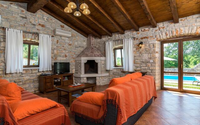 Elegant Villa in Istria With Outdoor Pool