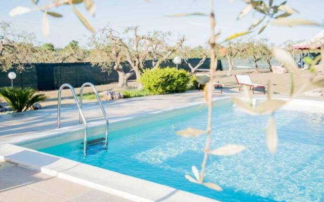 Trulli and pool Malvischi