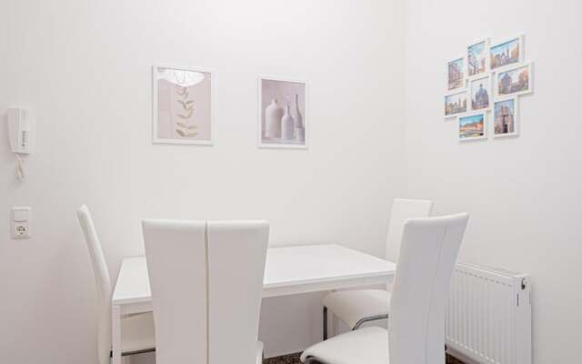 Relax Aachener Boardinghouse Main Train Station