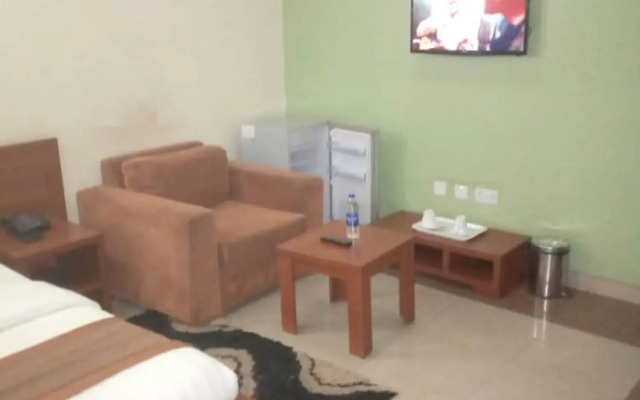 Ozom Hotel