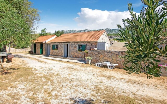 Charming Holiday Home in Seline With Garden