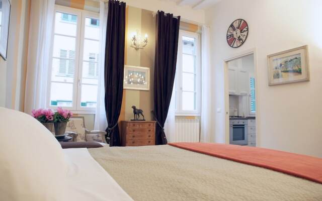 Elegant and Cozy City Center for 5 - Two Bedroom Apartment, Sleeps 5