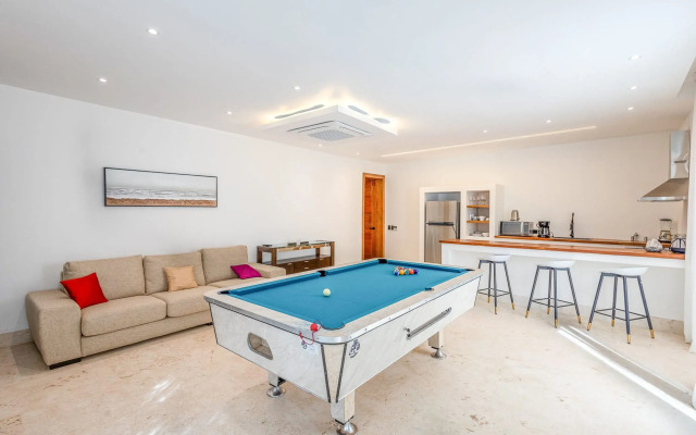 Luxury 10br Beachfront Stunner With Private Pool