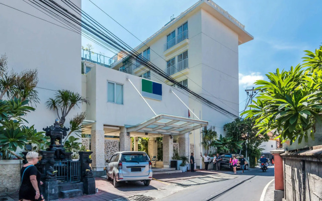 ZEN Rooms Kuta Square Mall