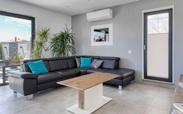 Manatee Modern Luxurious Villa