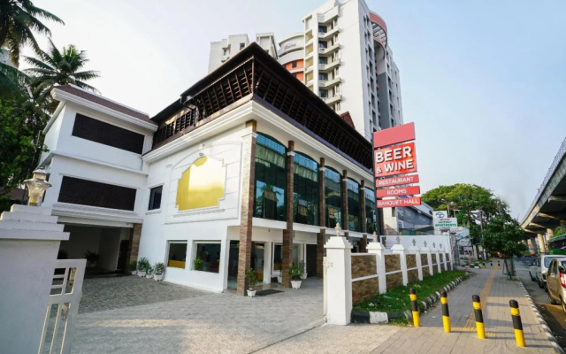 OYO 30084 Hotel Seagate
