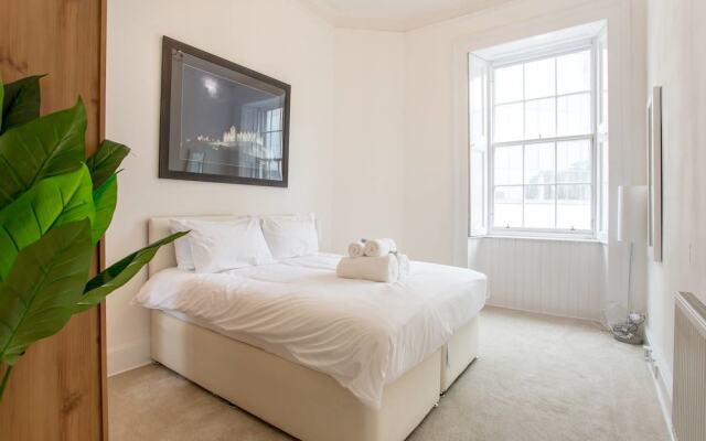 Perfect City Centre Location 50M From Princes St