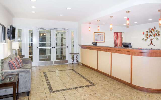 Hawthorn Extended Stay by Wyndham Panama City Beach