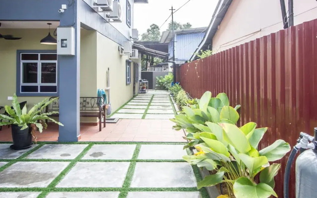 Plumeria 5BR Garden House by uBook
